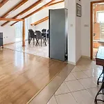 Pet Friendly Home In Bol בית נופש